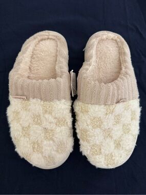 Women's Plush Beige Slip-On Slippers - Cozy Indoor Comfort